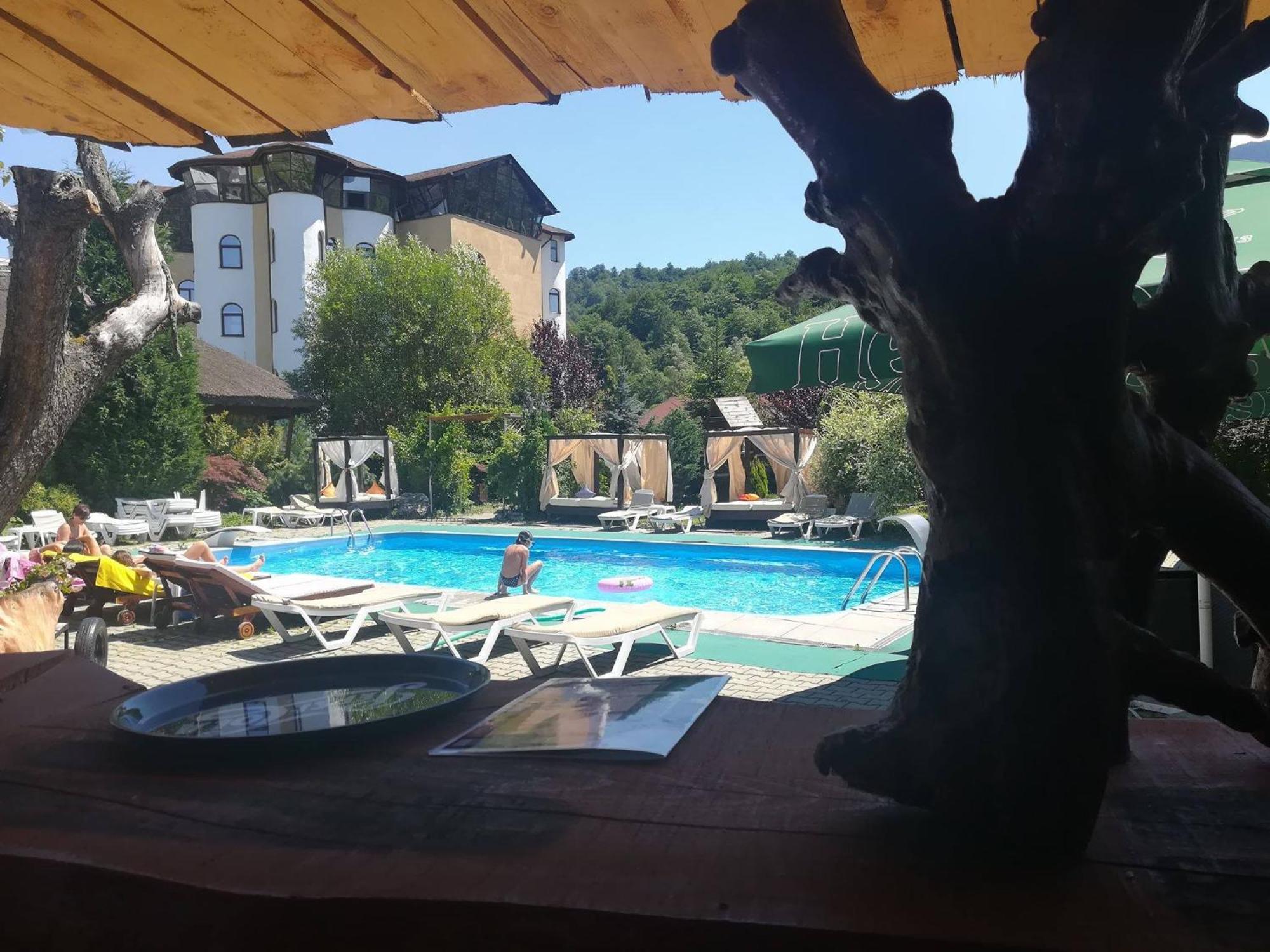 Castelul De Vis Hotell Petroşani Eksteriør bilde