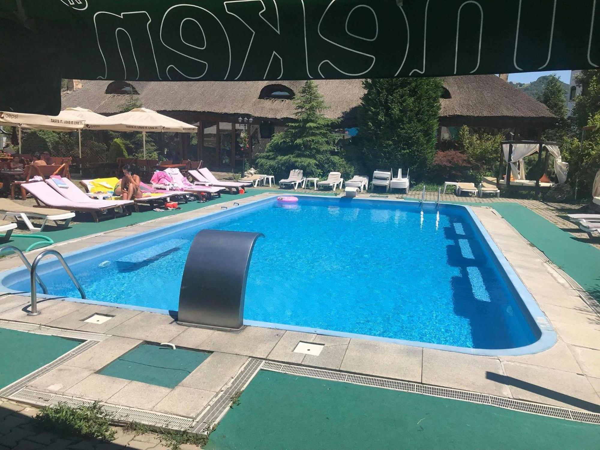 Castelul De Vis Hotell Petroşani Eksteriør bilde
