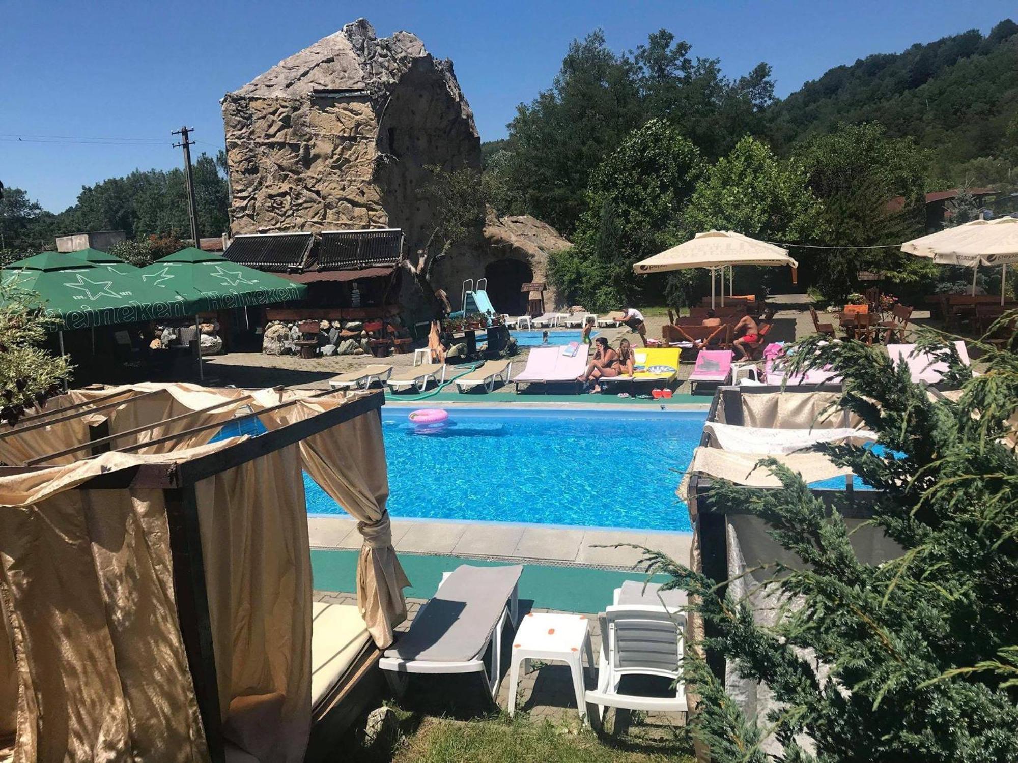Castelul De Vis Hotell Petroşani Eksteriør bilde