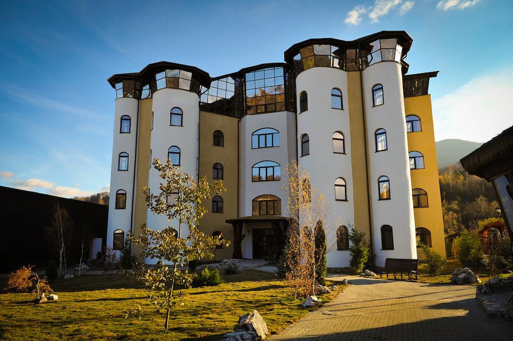 Castelul De Vis Hotell Petroşani Eksteriør bilde