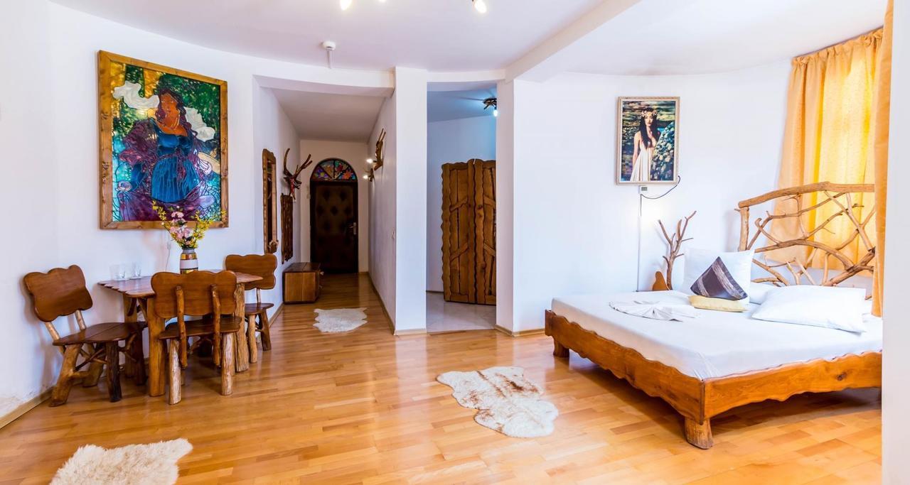 Castelul De Vis Hotell Petroşani Eksteriør bilde