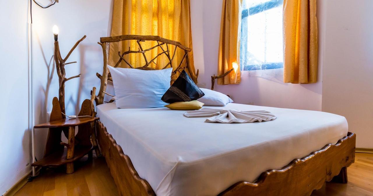 Castelul De Vis Hotell Petroşani Eksteriør bilde