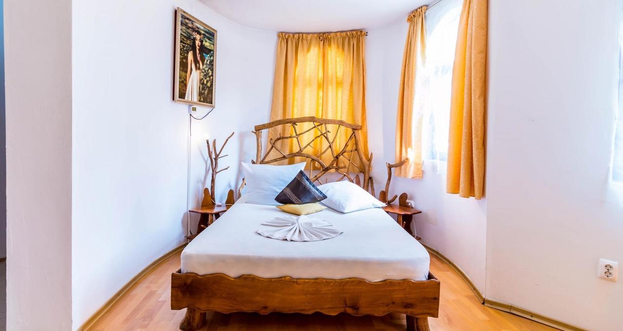 Castelul De Vis Hotell Petroşani Eksteriør bilde
