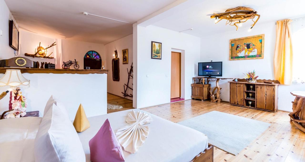 Castelul De Vis Hotell Petroşani Eksteriør bilde