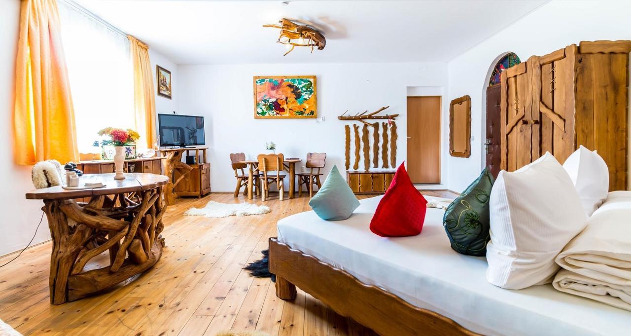 Castelul De Vis Hotell Petroşani Eksteriør bilde