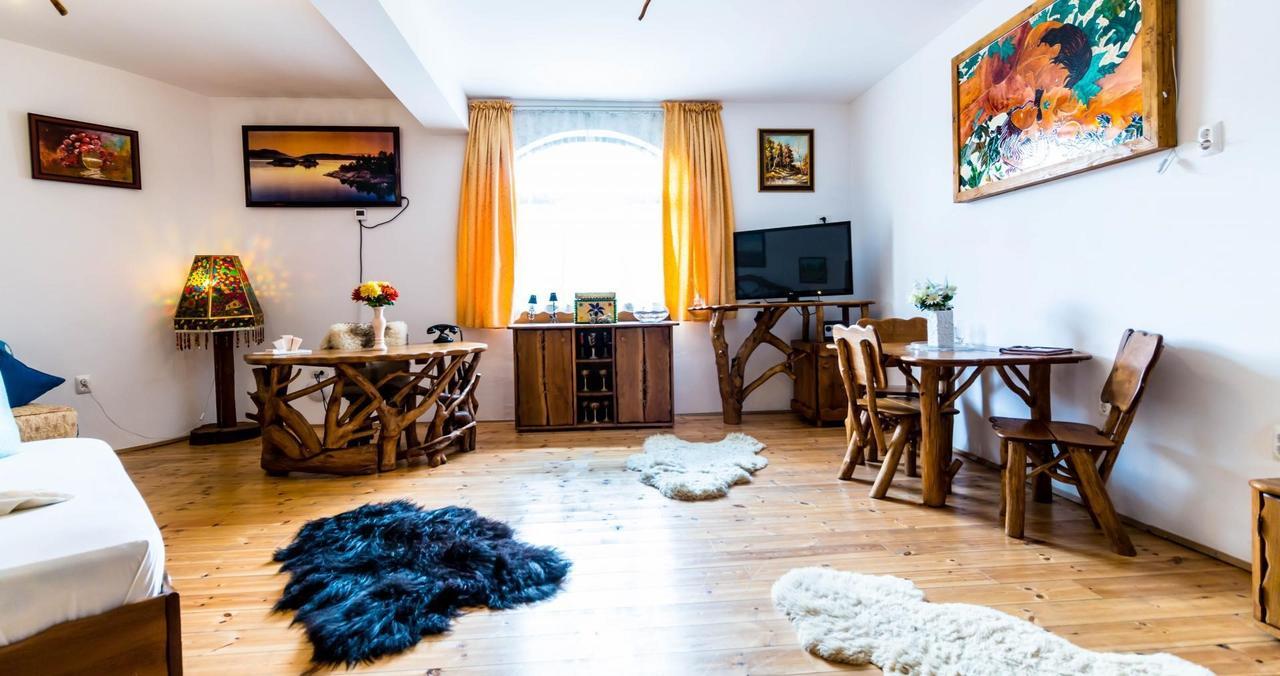 Castelul De Vis Hotell Petroşani Eksteriør bilde