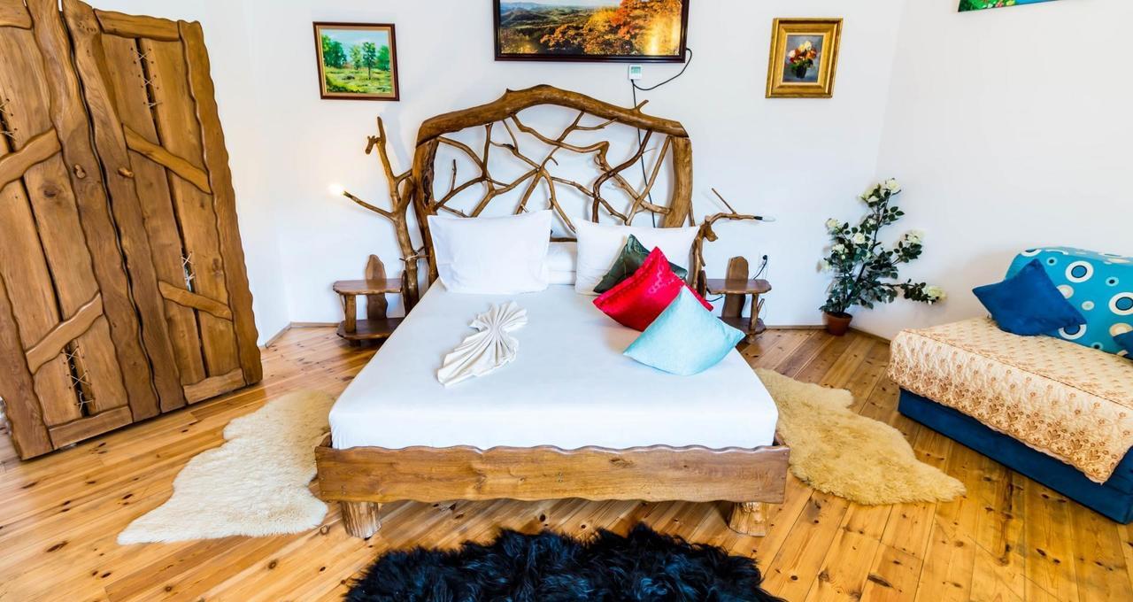 Castelul De Vis Hotell Petroşani Eksteriør bilde