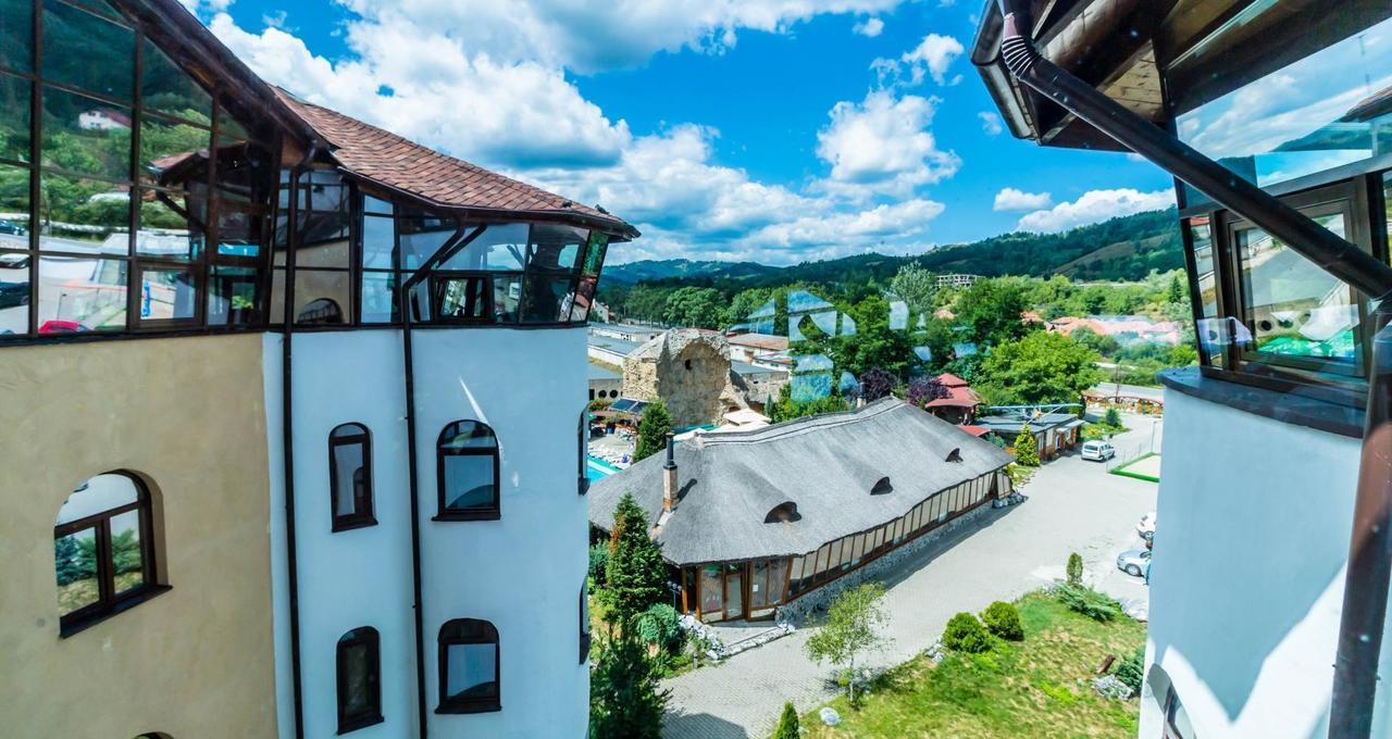 Castelul De Vis Hotell Petroşani Eksteriør bilde